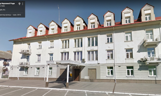 Офіс банку Новинського виставили на торги разом із подарунковим алкоголем