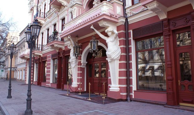 Суд зняв арешт з одеського готелю «Брістоль» Кауфмана