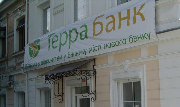 Перехідний банк "Кристалбанк" почав виплати вкладникам банку Клименка, що ліквідується