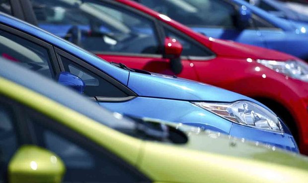 У Росії серйозно обвалився авторинок: дилерам загрожують банкрутства