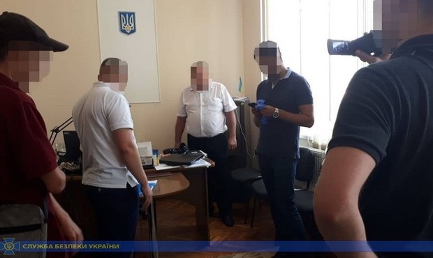 На Івано-Франківщині керівник райвідділу ДВС організував корупційну схему – СБУ