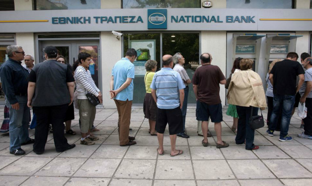 Через фінансову кризу в Греції закрились усі банки