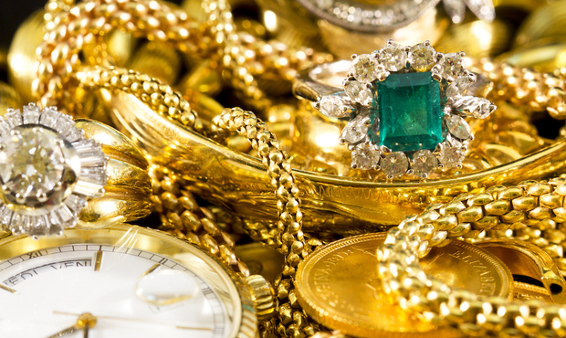 Збанкрутілий банк «Контракт» виставив на продаж ювелірні прикраси