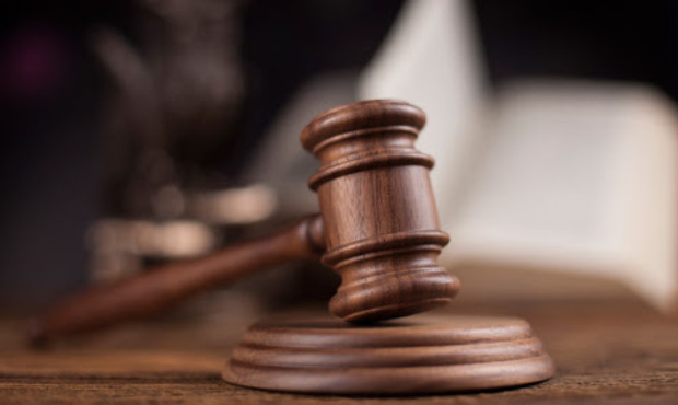 Фірташ і Коломойський домагаються права перегляду судових рішень у Конституційному суді