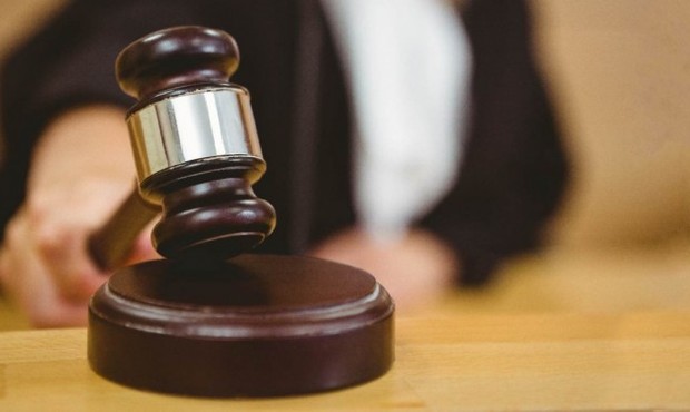 Суд призупинив розгляд апеляції Приватбанку в справі про вимоги фірм Суркісів на $350 млн