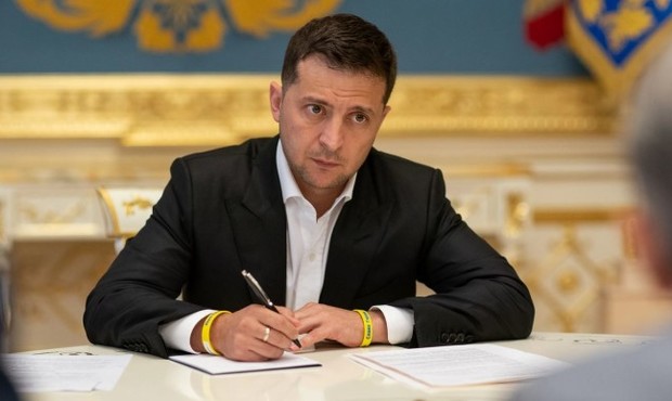 Зеленський підписав закон про виплату 8 тисяч ФОПам у "червоних" зонах