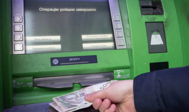 Приватбанк заявляє, що повернув клієнтам помилково списані з їх рахунків кошти