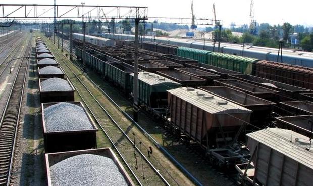 Укрзалізниця домоглася підвищення вантажних тарифів – найбільше це вдарить по Ахметову 