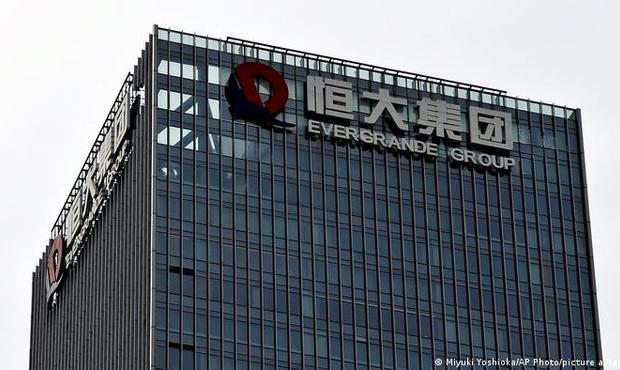 Китайський забудовник Evergrande прострочив виплати за облігаціями: загрожує дефолт