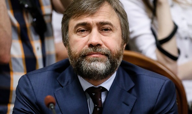 Суд знову продовжив на півроку розслідування, як німці продали банк "Форум" Новинському