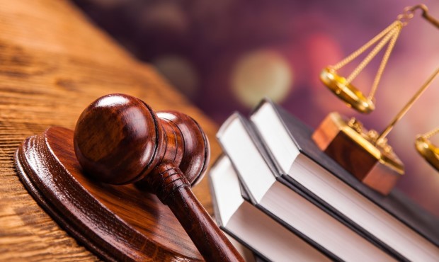 Приватбанк: суди продовжують ігнорувати "антиколомойський" закон