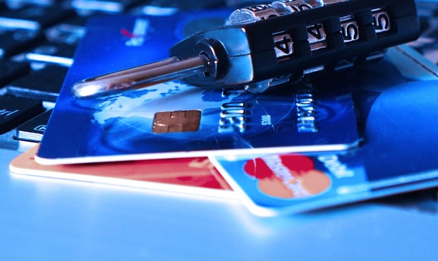 НБУ фіксує зростання збитків від шахрайства із платіжними картками