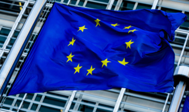 ЄС ввів санкції проти найбільших нафтових компаній, але купувати нафту продовжить