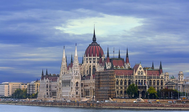 Угорщина каже, що знайшла спосіб платити за російський газ без порушення санкцій ЄС