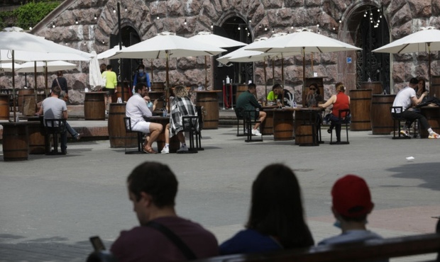 Cпоживання пожвавлюється: українці стали більше купувати техніки та відвідувати ресторани