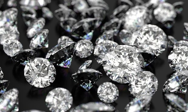 Попри санкції РФ відновлює експорт алмазів в Індію та Європу