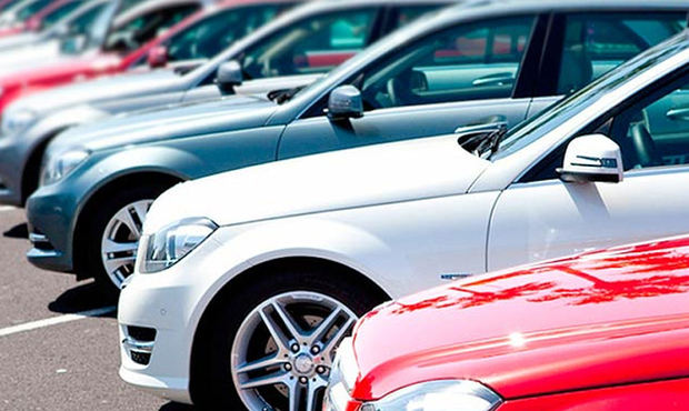 Автодилери РФ заробляють на угодах з продажу машин у чотири рази менше, ніж до війни