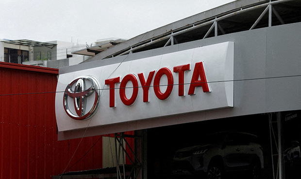 Toyota припиняє виробництво у РФ, але з ринку не йде