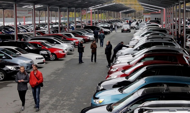 Продажі легкових авто у Росії у жовтні впали на 60%