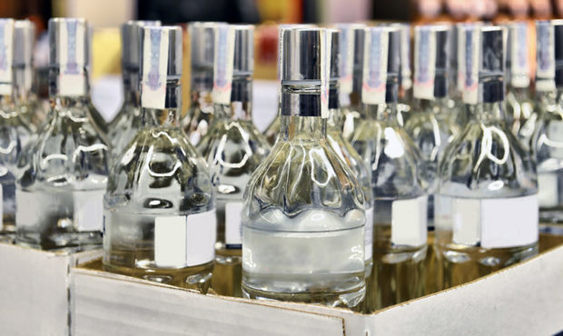 У РФ роздрібні продажі горілки за рік зросли на 6%, лікерних вин – у 2,5 рази