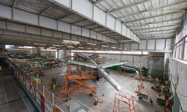 РФ хоче продати вкрадений в України авіаремонтний завод у Криму