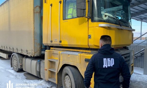 На митниці виявили вантажівку з російськими автозапчастинами на 2,5 млн