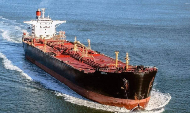 Російську нафту перевантажують для продажу в обхід санкцій біля узбережжя Греції