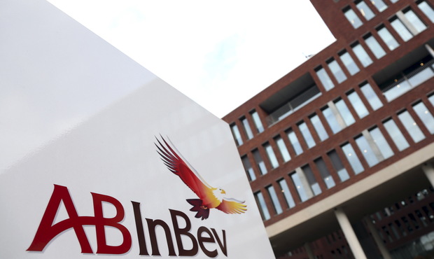 Пивоварний гігант AB InBev звітує про перше зниження обсягів виробництва з часів пандемії