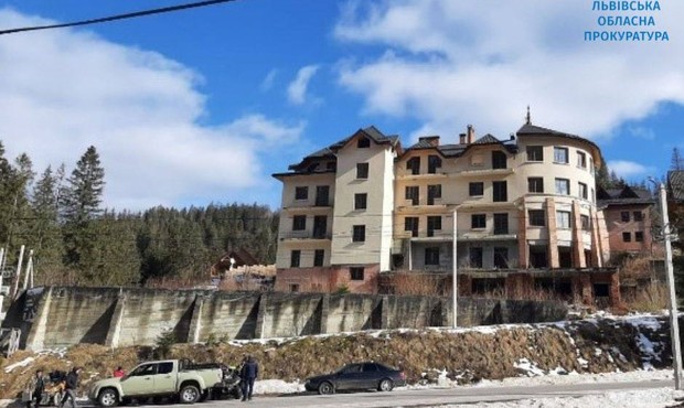 Дружина Медведчука нелегально будувала готельний комплекс на Львівщині