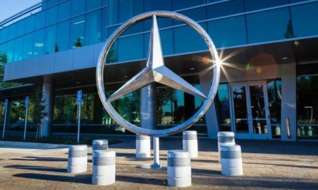 Продажі Mercedes зросли завдяки попиту на електромобілі та люксові моделі