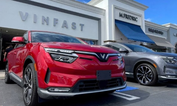 Доходи в'єтнамського VinFast зросли завдяки продажам електромобілів місцевій компанії