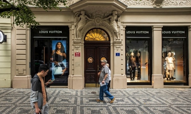 Акції LVMH впали на 8,5% на тлі уповільнення продажів