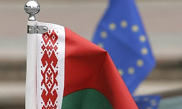 Білорусь досі експортує в ЄС меблі та папір, попри санкції по білоруській деревині