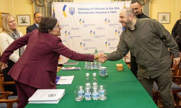 Україна працює над створенням військової індустрії, яка б відповідала масштабу РФ