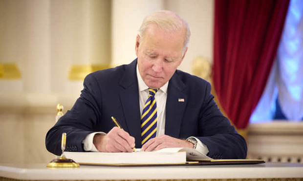 Байден затвердив санкції проти іноземних банків, які допомагають РФ купувати військові товари