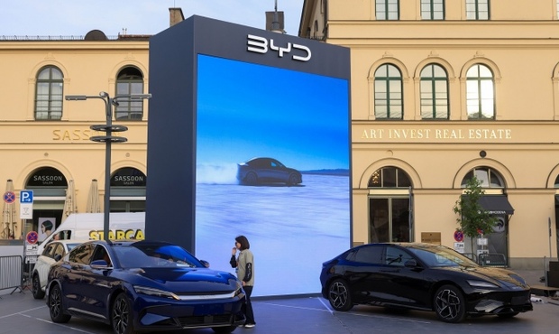 Tesla може поступитися світовою першістю з продажу електромобілів китайському BYD