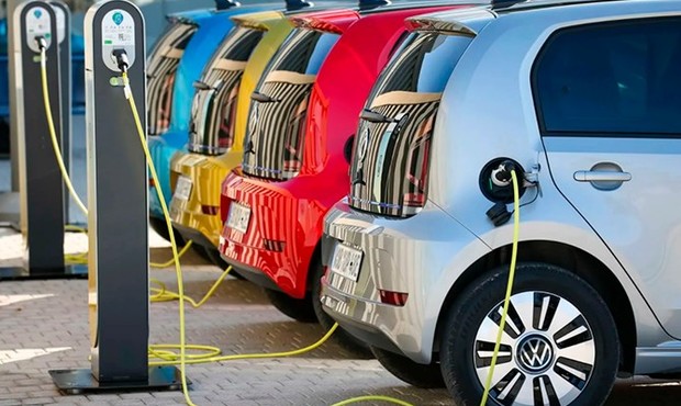 У 2023 році світові продажі електромобілів зросли на понад 30%