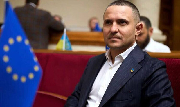 Харківський завод з орбіти нардепа Куницького постачав зарядні станції в окупований Крим