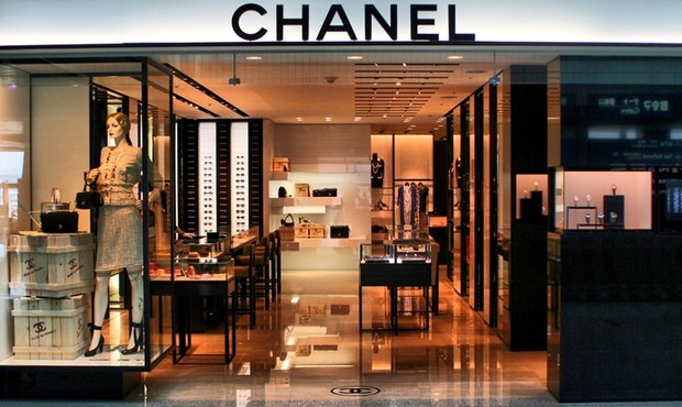 Chanel почав відмовлятись від бутиків у Росії