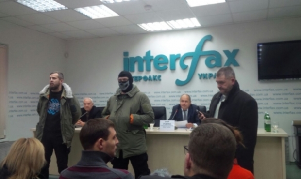 Бійці полку «Азов» звинуватили власників «АТЕКу» у співробітництві з терористами (відео)