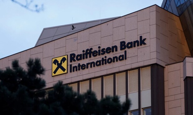Райффайзенбанк виходить з Білорусі