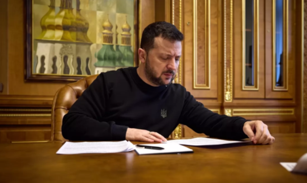 Зеленський підписав закон про запобігання підкупу іноземних посадовців