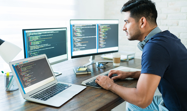 Зарплати IT-фахівців в Україні знижуються