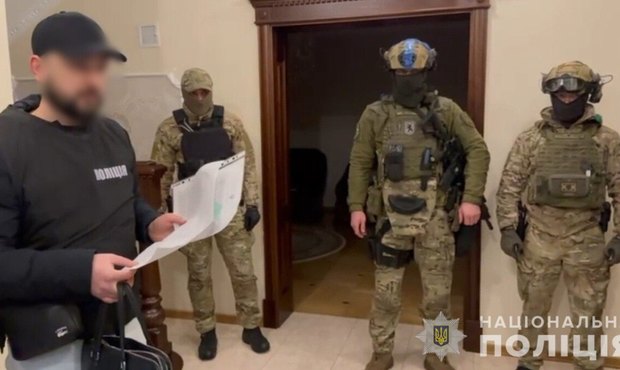 Поліція та СБУ викрили групу банкірів, які привласнили кошти клієнтів на понад 5 мільйонів