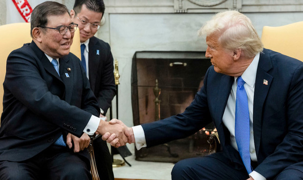 Трамп підтримав "інвестиції, а не купівлю" в угоді між японцями та U.S. Steel