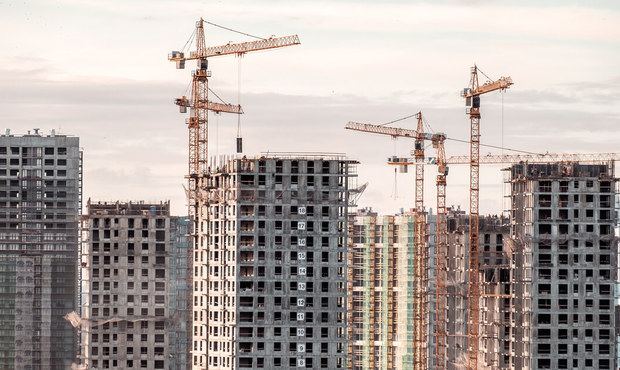 Кількість угод з нерухомістю зростає, але все ще менша від довоєнних показників