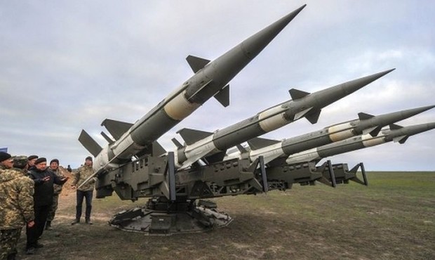 Світові військові витрати рекордно зросли