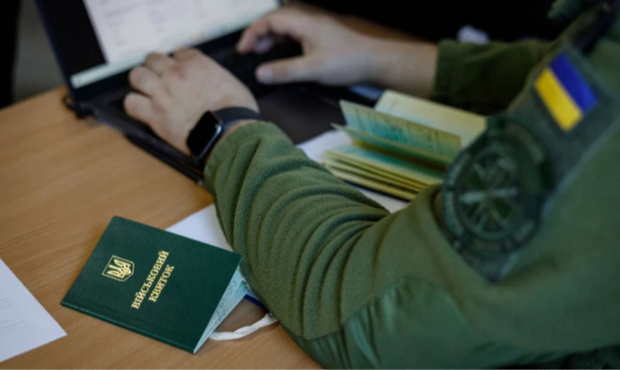 Шмигаль пояснив, чому уряд не планує суттєво змінювати критерії і підходи до бронювання