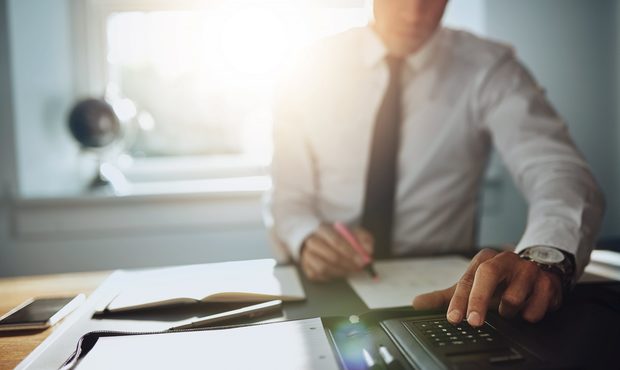 Один бренд і 100 підконтрольних ФОП: слідчі викрили схему ухилення від податків