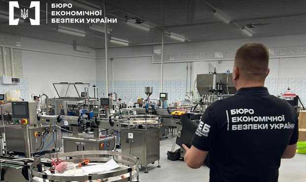 300 працівників, 7 виробничих ліній: БЕБ викрило незаконне виробництво та збут вейпів